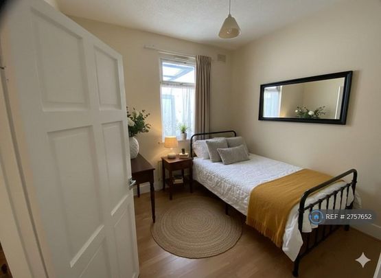 4 bedroom terraced house to rent - Photo 1