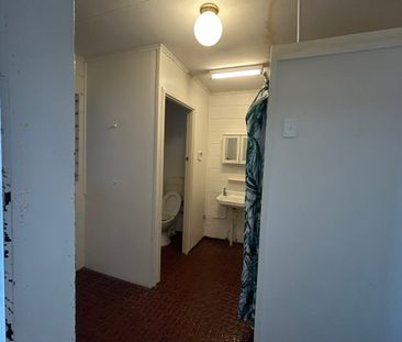 Comfortable 3 bedroom home in a convenient Clinton location! - Photo 4