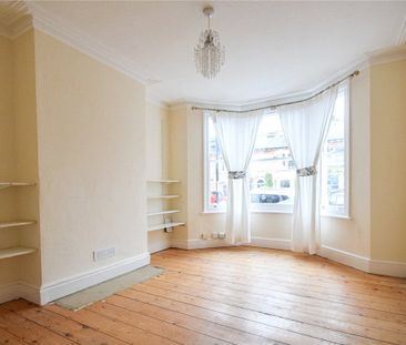 Well presented 3 bedroom Victorian house. Ideally located for Adden... - Photo 3