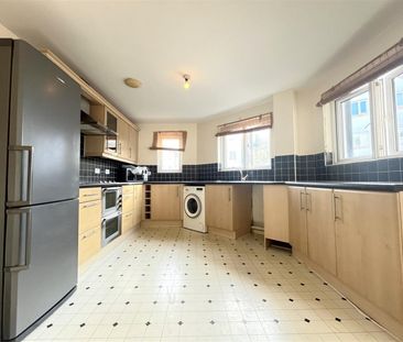 2 Bedroom Flat - First Floor To Let - Photo 1