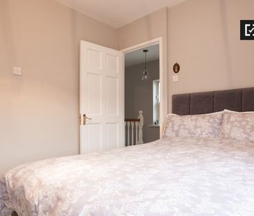 En-suite double bedroom in 3-bedroom house in Dublin - Photo 3