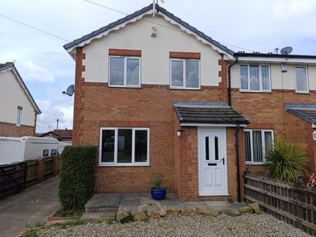 3 bed Semi-Detached - To Let - Photo 5