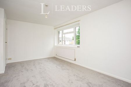 4 bedroom house to rent Grange Park, Woking, GU21 - Photo 4