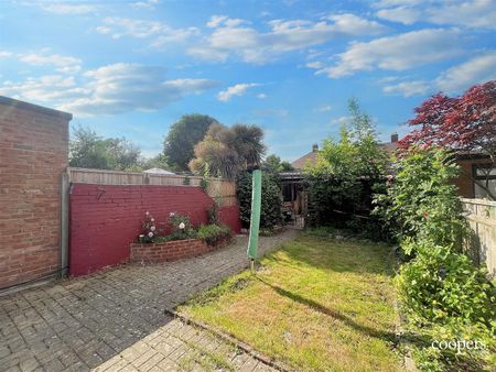 3 bedroom house - mid terrace - Photo 2