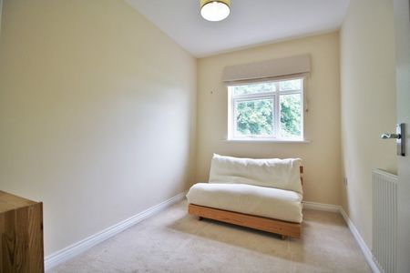 2 bedroom flat to let - Photo 2