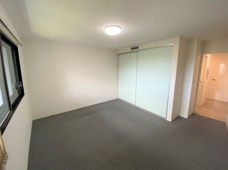 LARGE SPLIT LEVEL APARTMENT - Quality Built Building - Photo 5