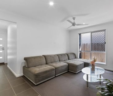 Modern 4 Bedroom Home with 2 Living Areas in sought after location! - Photo 6