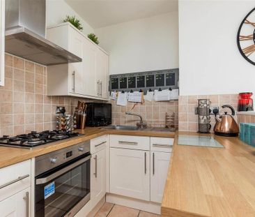 2 bedroom flat to rent - Photo 6