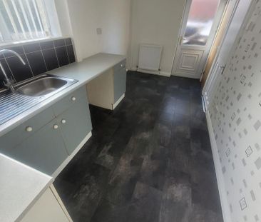 2 bedroom semi-detached house to rent - Photo 4