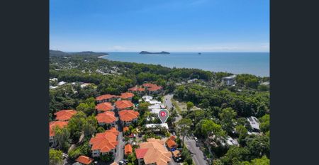 Hop skip and jump from the beach! - Photo 5