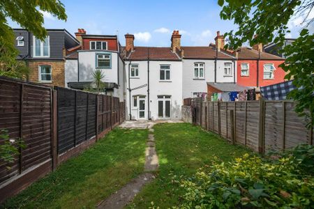 3 bedroom terraced house to rent - Photo 3