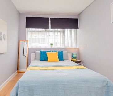 Five-Bedroom Shared House Near Heathrow! Room 3 - Photo 3