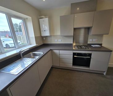 3 bedroom semi-detached house to rent - Photo 5