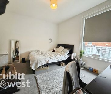 4 bedroom terraced house to rent - Photo 5