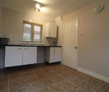 2 bedroom semi-detached house to rent - Photo 5