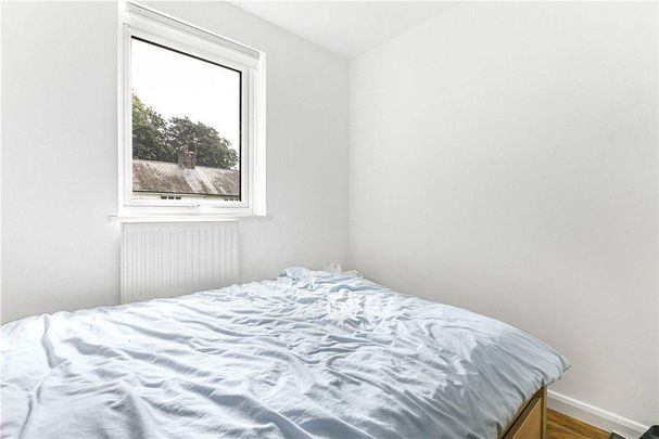 3 bedroom end of terrace house to rent - Photo 1