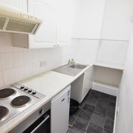 Studio to rent - Photo 3