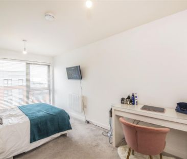 1 bed Flat To Let - Photo 5