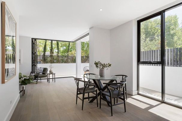 STUNNING MODERN LIGHT FILLED APARTMENT SECONDS TO CHURCH STREET SHOPS - Photo 1