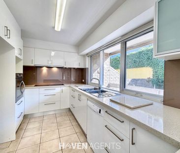 STYLISH & SPACIOUS TOWNHOUSE IN PRIME CAULFIELD NORTH LOCATION I HA... - Photo 4