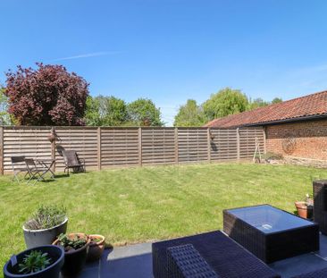 4 bedroom barn conversion to rent - Photo 1