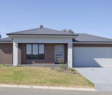 60 Stockman Circuit, Thurgoona NSW 2640 - House For Rent | Domain - Photo 2