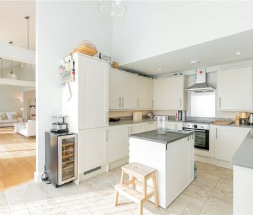 **Electricity included in the rent**Recently converted detached bar... - Photo 6