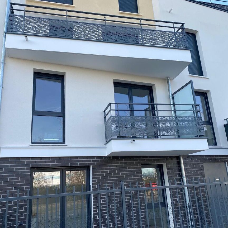 location Appartement T1 DE 26.9m² À ELANCOURT - Photo 1