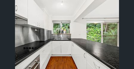 Located in a quiet leafy cul-de-sac setting - Photo 3