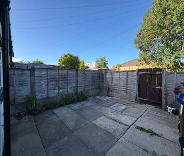 2 bedroom end of terrace house to rent - Photo 5