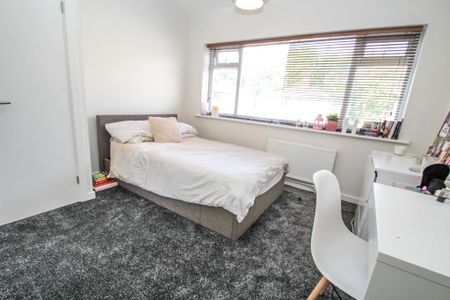 4 bedroom semi-detached house to rent - Photo 4