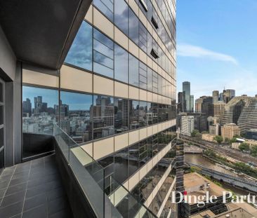 Beautifully Presented One-Bedroom Apartment with City Views - Photo 3