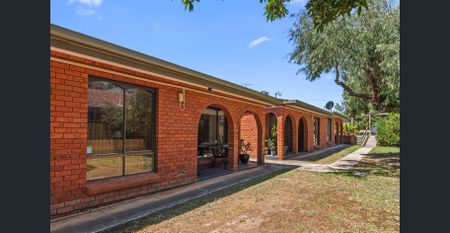 Light & Bright & Close To The City! - Photo 2