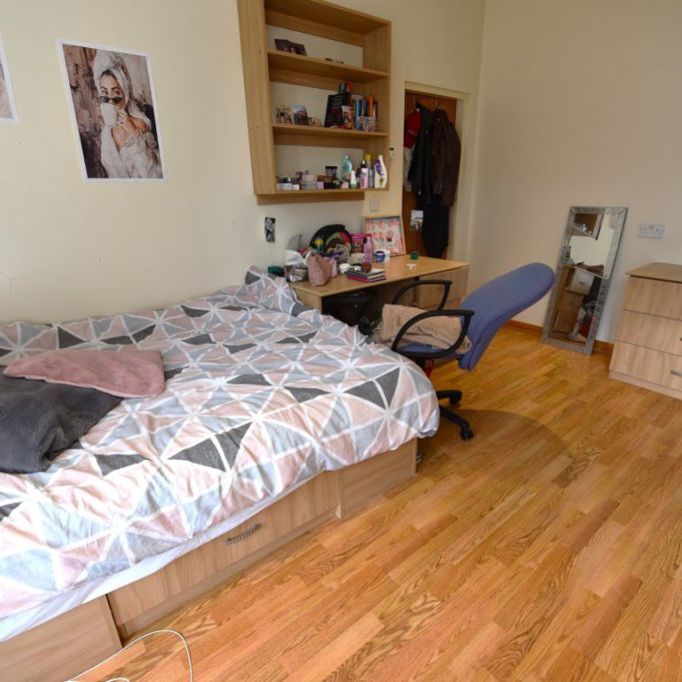 1 bedroom Flat in Midland Road, Leeds - Photo 1