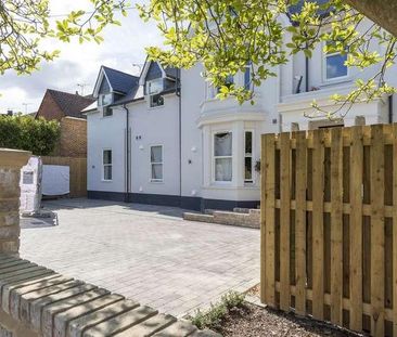 Hurst Road, Horsham, RH12 - Photo 5