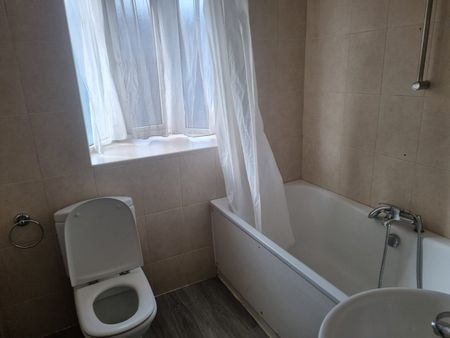 Room in a Shared House, Burnley Road, NW10 - Photo 5