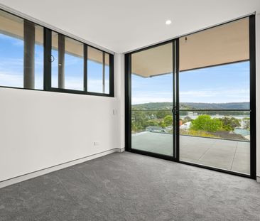 As new luxury apartment in Point Frederick - Photo 3