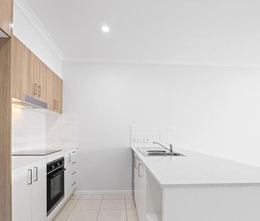 Modern Comfort Meets Contemporary Style - Photo 3