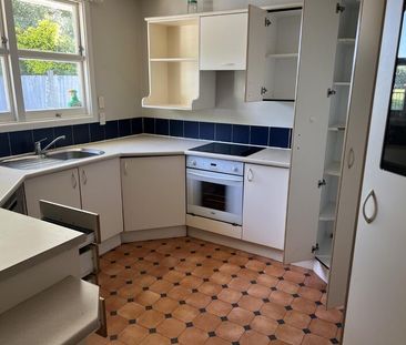 RICCARTON – 4 BEDROOM, 2 BATHROOMS, DOUBLE GARAGE + POOL! - Photo 6