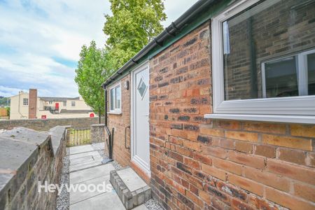 2 bed terraced house to rent in Webster Street, Newcastle-under-Lyme ST5 - Photo 3