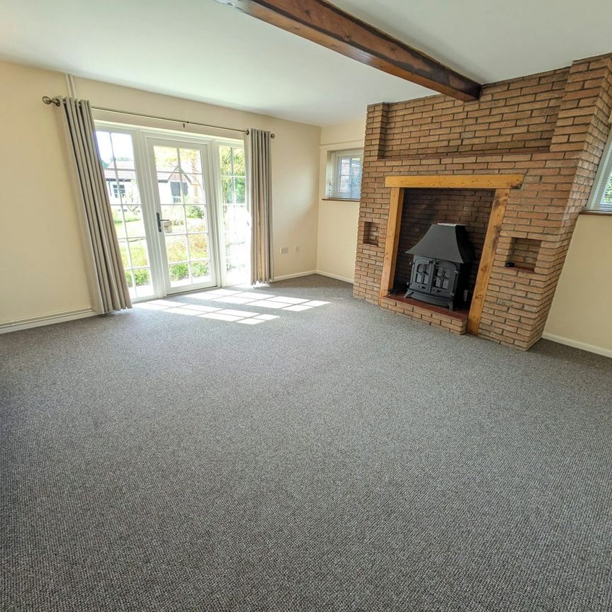 Bungalow to rent on - Photo 1