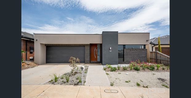 Modern Living Meets Home Sweet Home - Photo 1