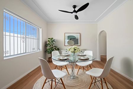 Renovated & Light Filled Three Bedroom Abode - Photo 2