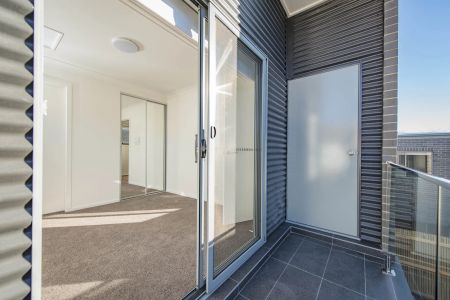 Modern 1-Bedroom Apartment in Elevated, Private Setting - Photo 4