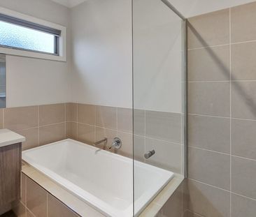 Four bedroom Townhouse - Perfect Blend Of Family Living With The Co... - Photo 3