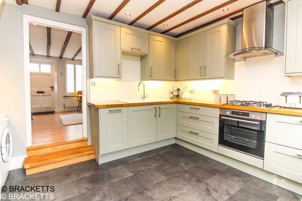 2 bedroom end of terrace house to rent - Photo 1
