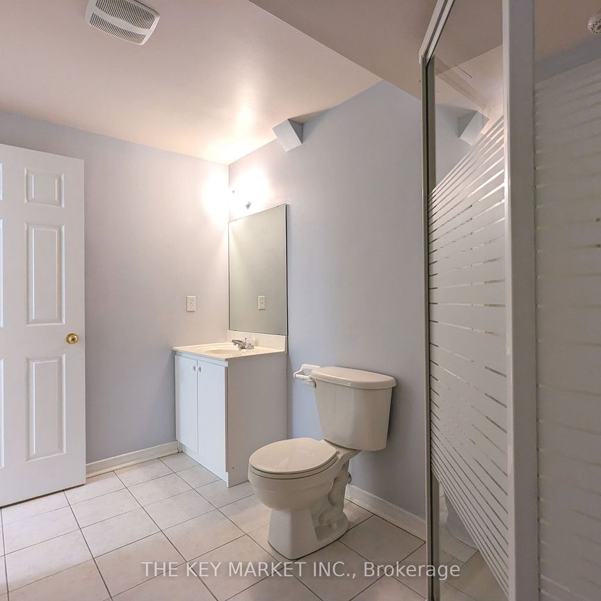 Townhouse For Lease | N8146710 - Photo 1