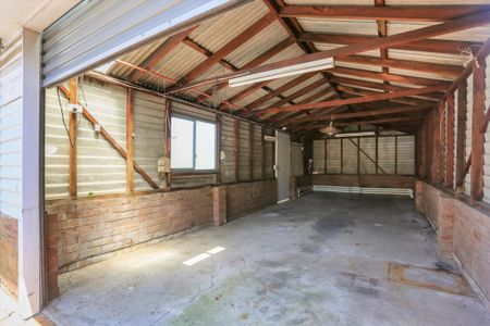 Spacious 3-Bedroom Family Home with Inground Pool - Photo 4