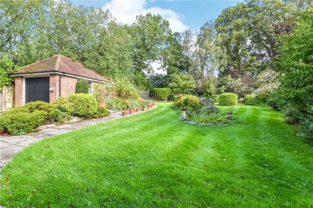 3 bedroom detached house to rent - Photo 2