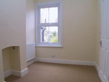 2 bedroom Semi-Detached House to let - Photo 3